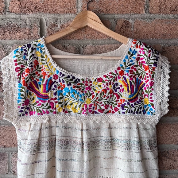 SUMMER TOP | Tan handmade embroidered crocheted shoe sleeve cottage core shirt - Picture 15 of 16